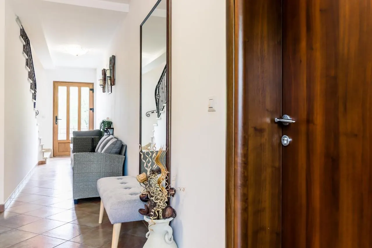 Bed & Breakfast Kastel Žbandaj 3*,