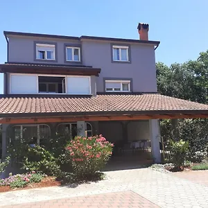 Julia Bed & Breakfast