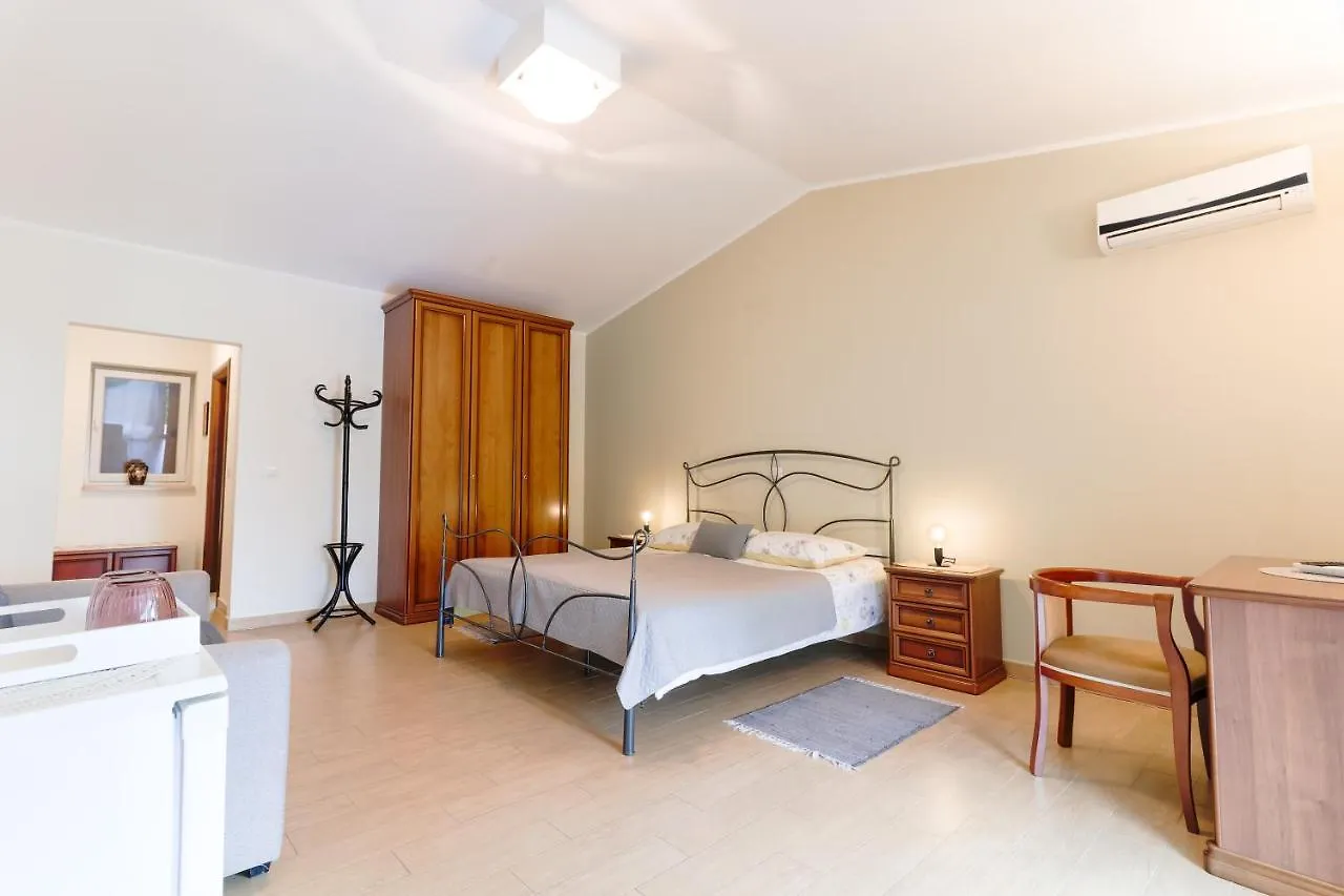 Bed & Breakfast Kastel Zbandaj Croatia