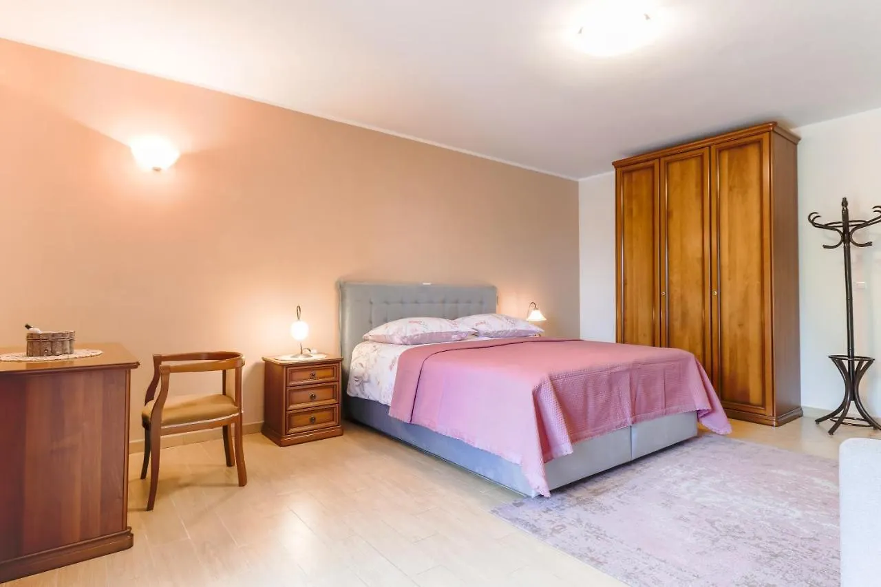 Bed & Breakfast Kastel Zbandaj 3*,  Croatia